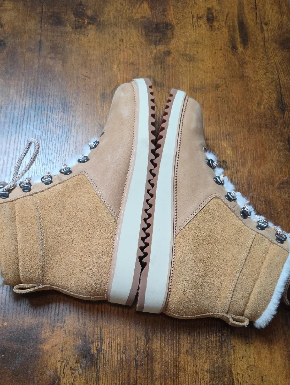 TOMS | Mojave‎ Tan Suede Leather Waterproof Winter Hiker Boots Gorpcore EUC | 9